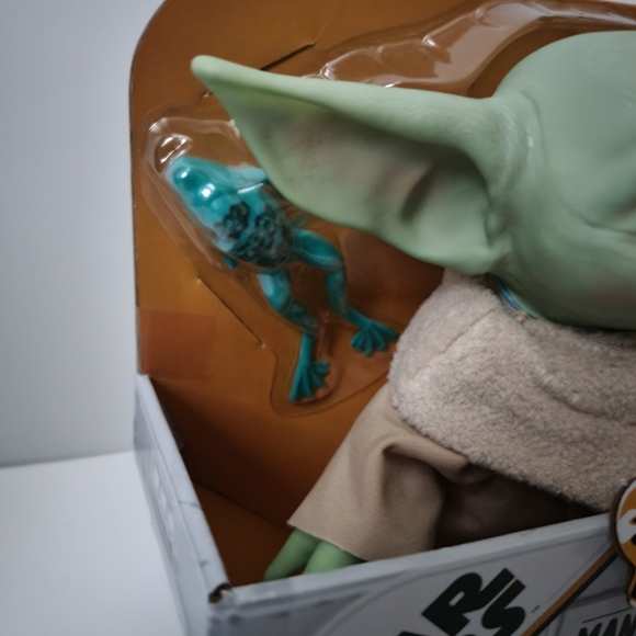 Star Wars Mandalorian The Child Grogu Talking Toy - Picture 3 of 3
